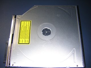 DVD-MULTIドライブをステイに固定する