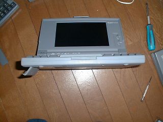 98ノートの裏面のビスを外す