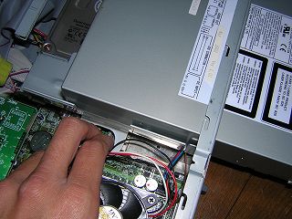 CD-RWドライブをPCに差し込む