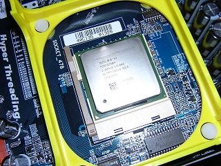 ソケットに収まったCPU