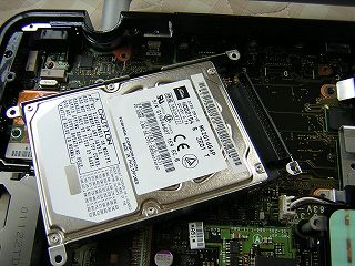 取り出した2.5インチHDD