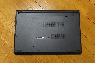 DELL Vostro 3568の裏面