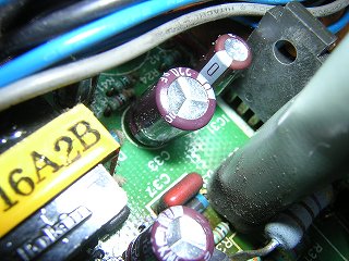 X68000XVIの電源にある電解コンデンサ