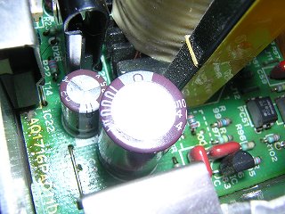 X68000XVIの電源に使われている電解コンデンサ